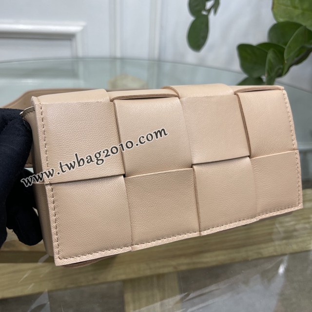 Bottega veneta高端女包 KF0015杏仁色 寶緹嘉CAEESTTE腰包 BV經典款手工編織手包腰包胸包斜挎包  gxz1210